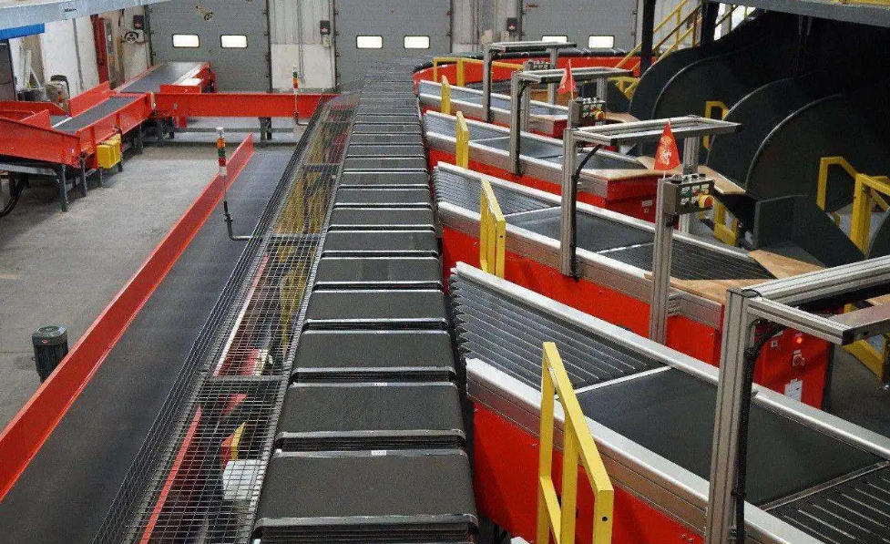 柔性鏈輸送線的特點與優(yōu)勢，特別是其在長距離輸送中的穩(wěn)定性如何？