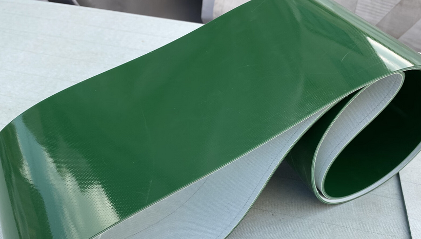 塑料輸送帶帶式輸送機有哪些優(yōu)缺點？