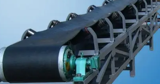 槽型帶式輸送機有什么優(yōu)點？