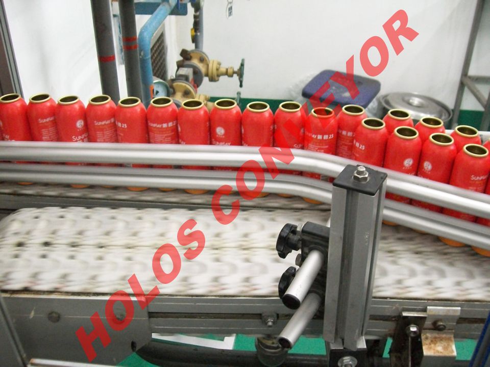 　　從國(guó)內(nèi)的實(shí)際應(yīng)用情況來(lái)看，皮帶輸送機(jī)的絞車?yán)o和液壓拉緊可以實(shí)現(xiàn)自動(dòng)控制并且拉緊力可以調(diào)節(jié)，重錘拉緊裝置有著較高的安全可靠性。隨著工業(yè)和技術(shù)的發(fā)展，并且有著長(zhǎng)距離、大運(yùn)量、高帶速特征的大型皮帶輸送機(jī)已經(jīng)成為發(fā)展主流，由此對(duì)拉緊裝置提出了更高的要求，傳統(tǒng)的拉緊裝置逐漸顯示出其缺點(diǎn)，技術(shù)人員已將對(duì)拉緊裝置的研究方向逐步轉(zhuǎn)入到自動(dòng)拉緊領(lǐng)域。如中礦業(yè)大學(xué)開(kāi)發(fā)的YZL系列皮帶輸送機(jī)液壓絞車式自動(dòng)拉緊裝置，它能根據(jù)帶式輸送機(jī)起動(dòng)加速階段和平穩(wěn)運(yùn)行階段對(duì)輸送帶拉力的不同要求，提供相應(yīng)的輸送帶拉力，并且在輸送帶拉力發(fā)生變化時(shí)準(zhǔn)確監(jiān)測(cè)并且及時(shí)的自動(dòng)調(diào)整。